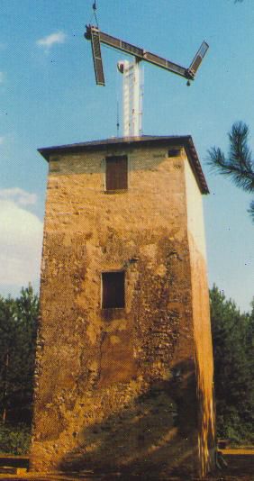 Torre del telgrafo de Chapp restaurada en Annoux (Francia)